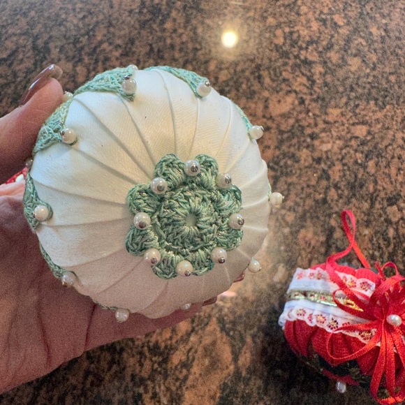 Vintage handmade quilted ornaments (4) - Picture 6 of 7